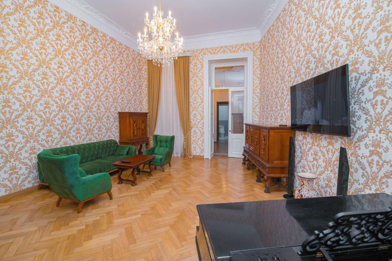 Solo Apartment In City Center 第比利斯 外观 照片